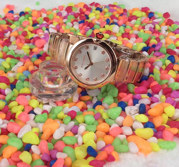 ブルガリ時計正面デザイン